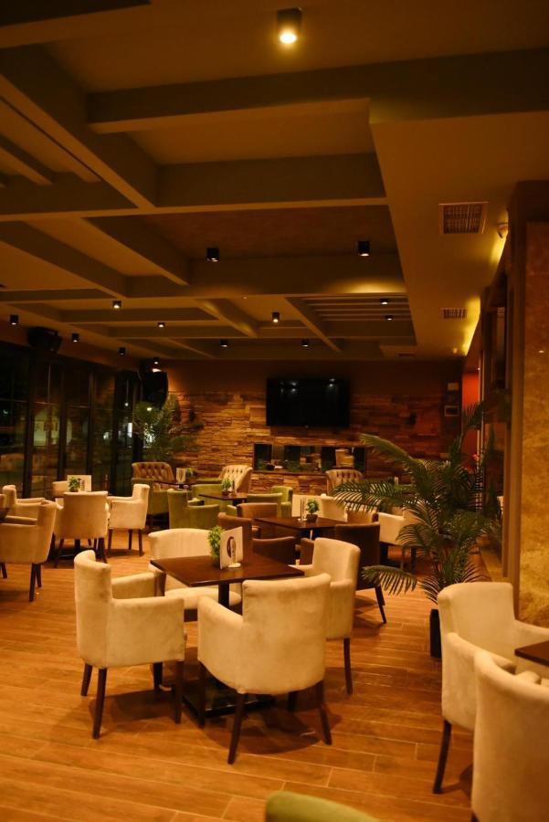סטרוגה Griffon Bar Food Apartments מראה חיצוני תמונה