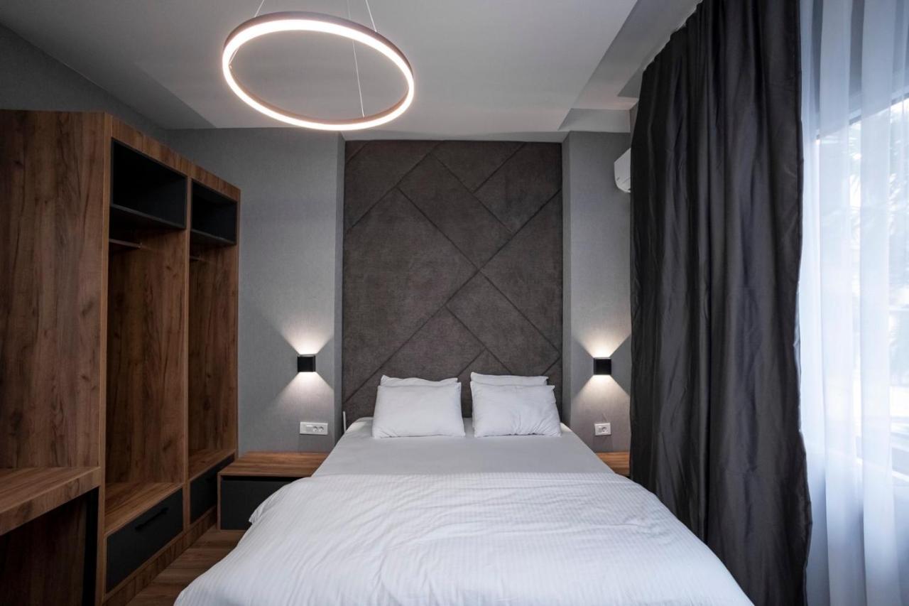 סטרוגה Griffon Bar Food Apartments מראה חיצוני תמונה