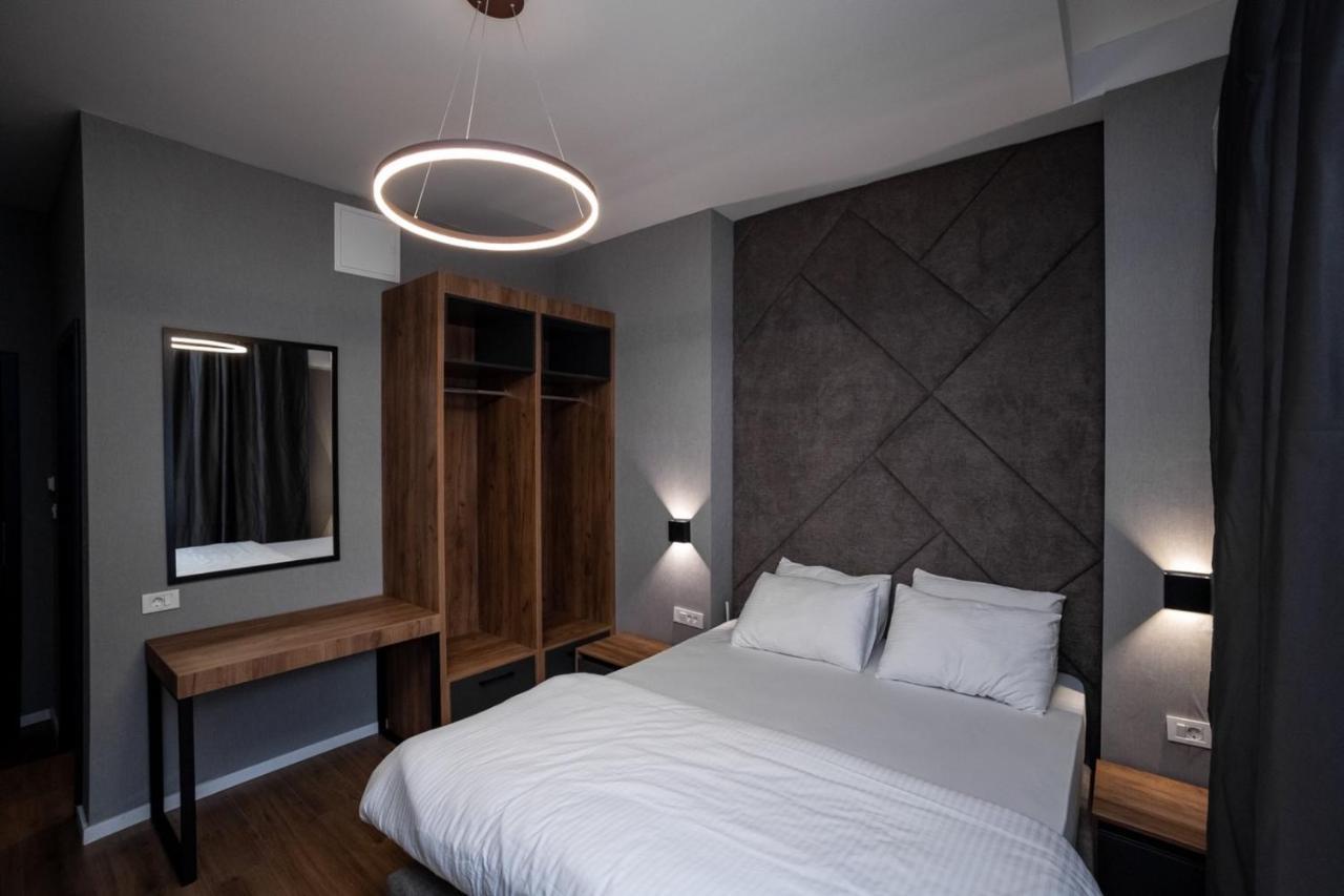 סטרוגה Griffon Bar Food Apartments מראה חיצוני תמונה