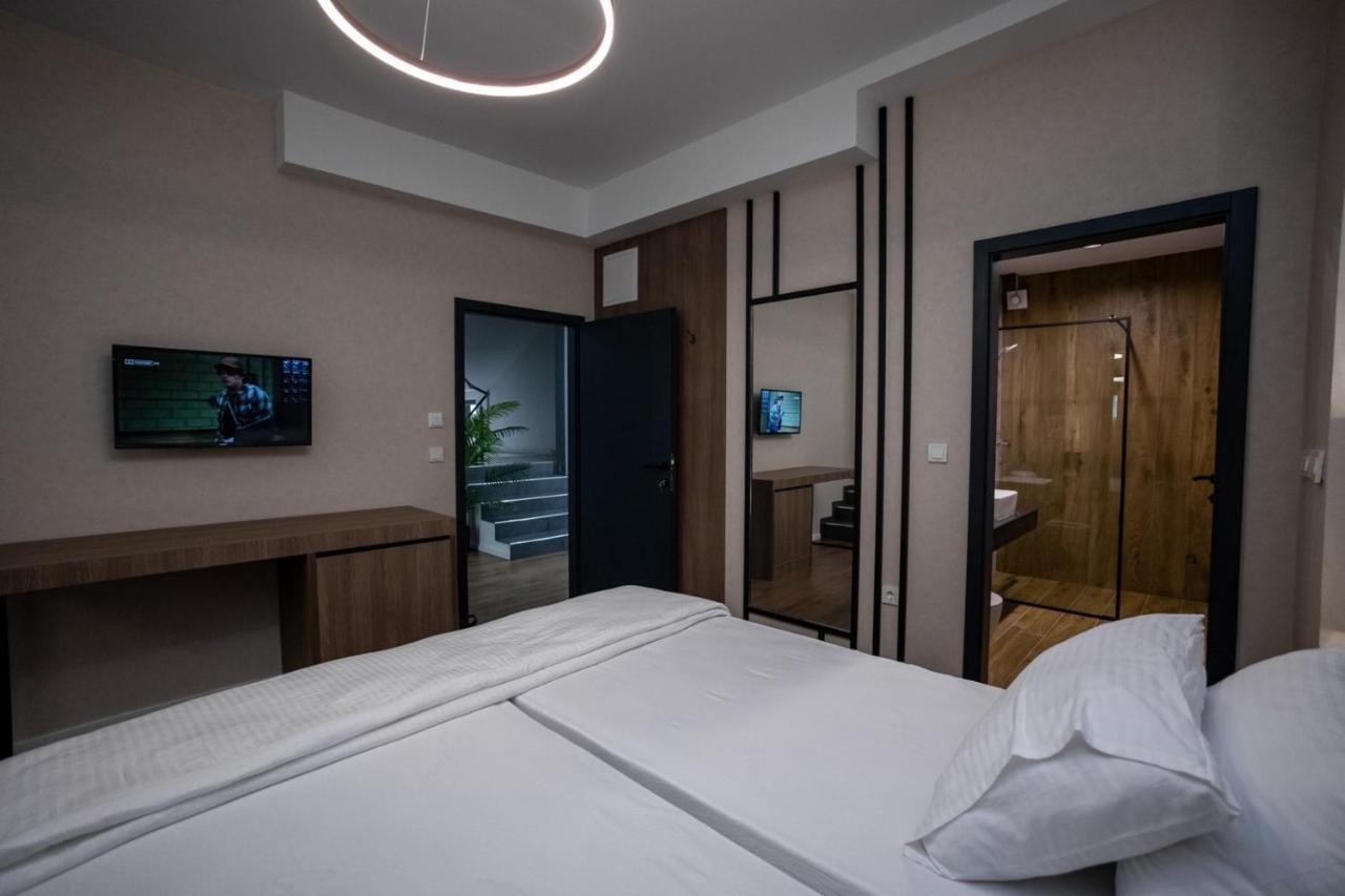 סטרוגה Griffon Bar Food Apartments מראה חיצוני תמונה