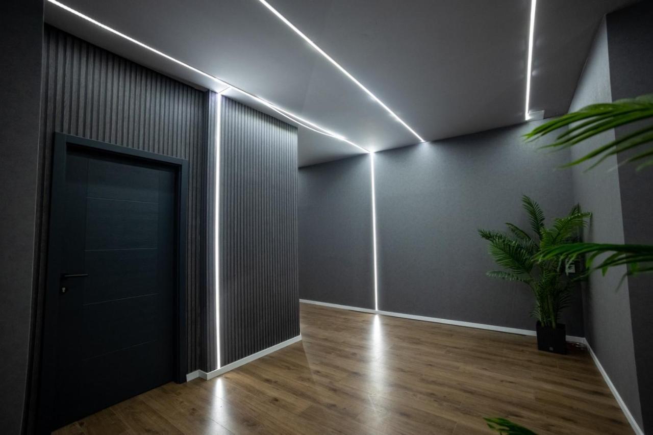 סטרוגה Griffon Bar Food Apartments מראה חיצוני תמונה