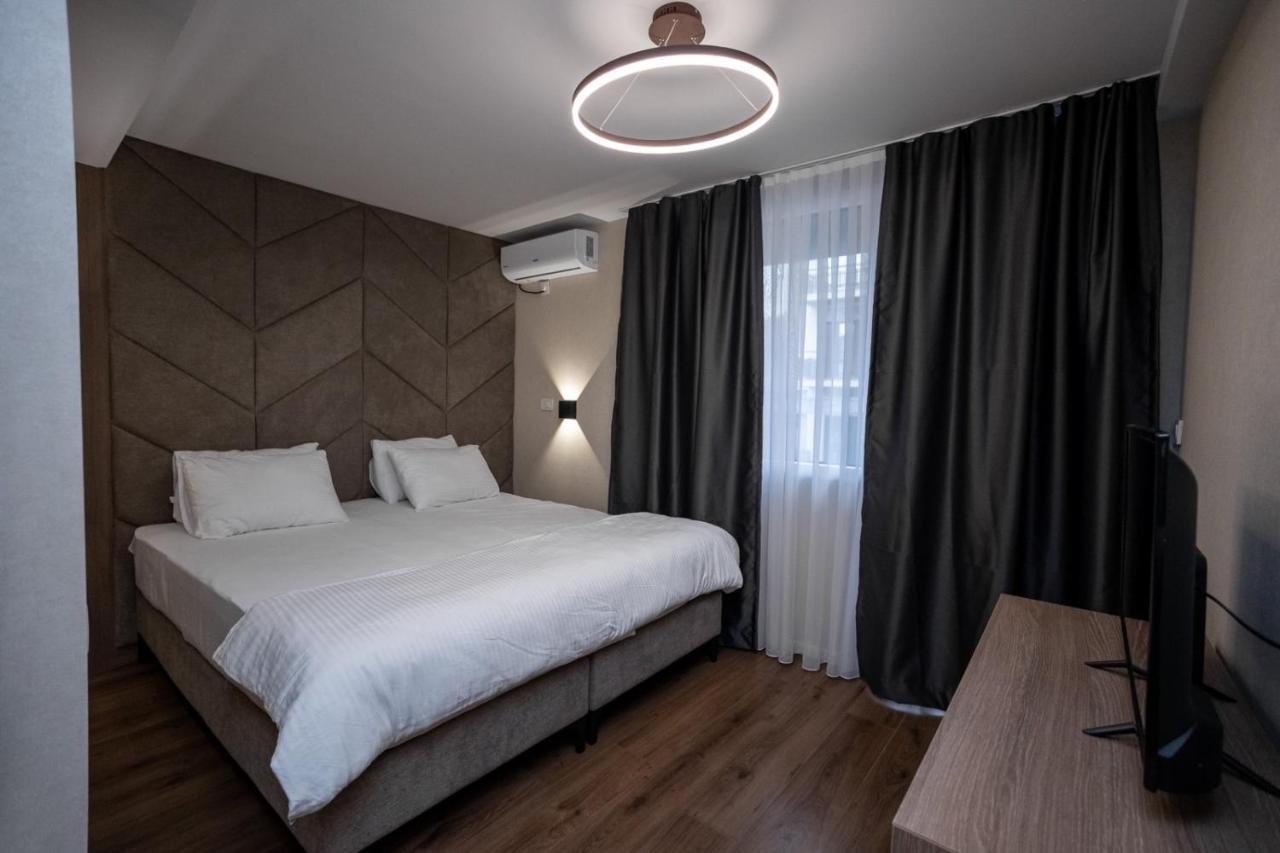 סטרוגה Griffon Bar Food Apartments מראה חיצוני תמונה