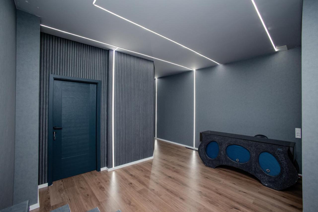 סטרוגה Griffon Bar Food Apartments מראה חיצוני תמונה