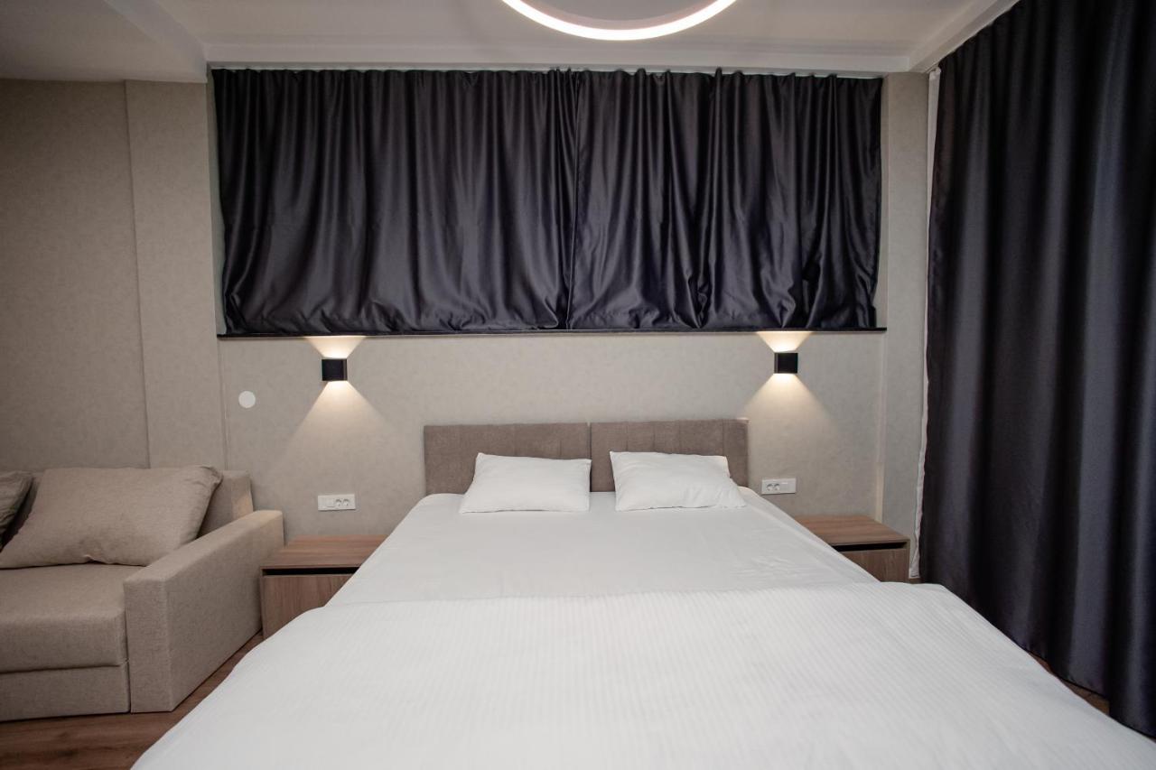 סטרוגה Griffon Bar Food Apartments מראה חיצוני תמונה