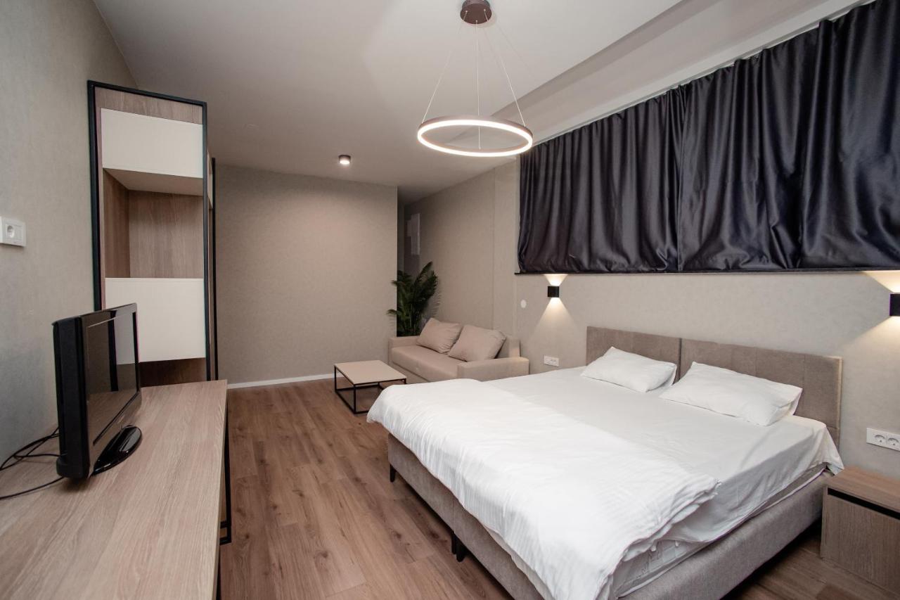 סטרוגה Griffon Bar Food Apartments מראה חיצוני תמונה