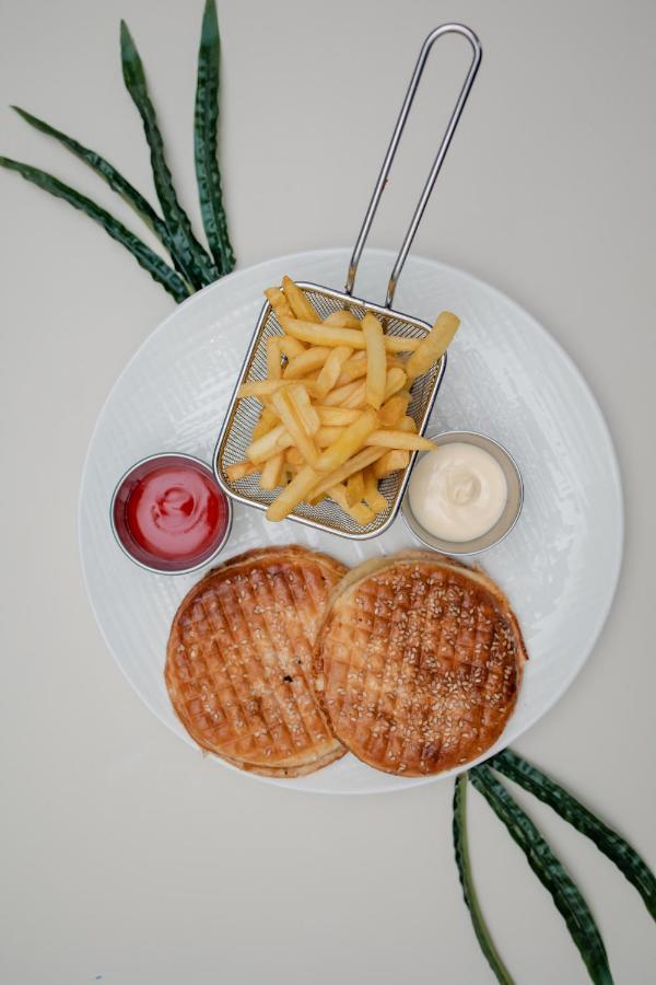 סטרוגה Griffon Bar Food Apartments מראה חיצוני תמונה