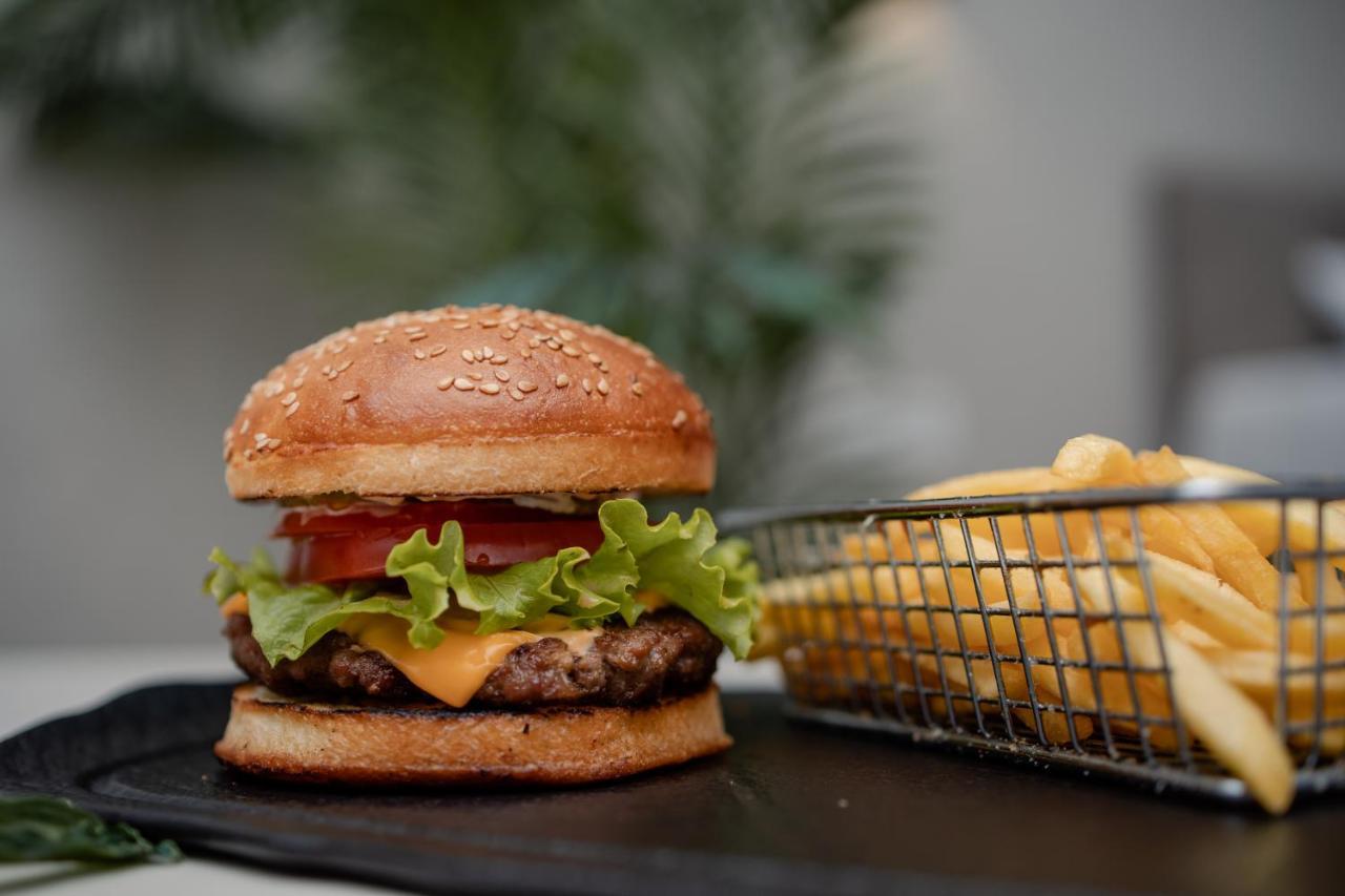 סטרוגה Griffon Bar Food Apartments מראה חיצוני תמונה