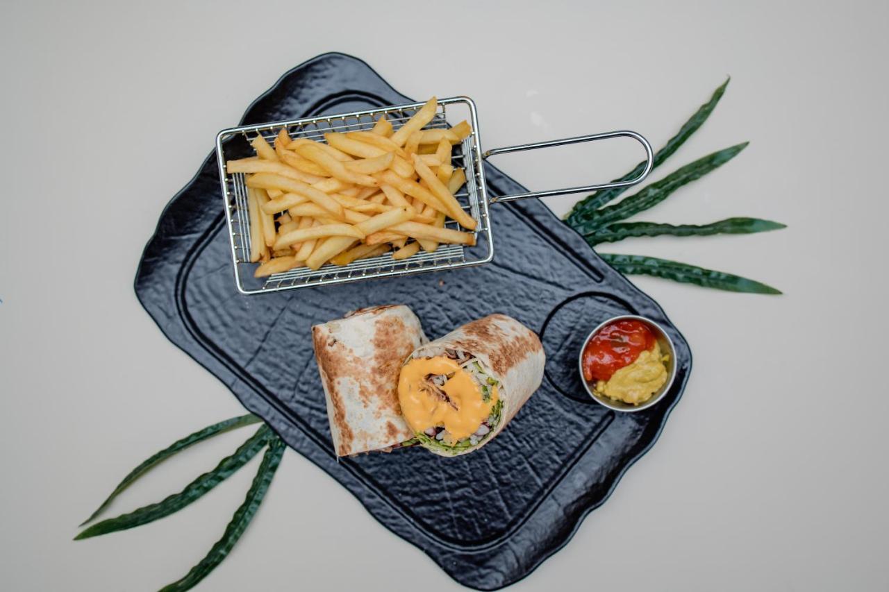 סטרוגה Griffon Bar Food Apartments מראה חיצוני תמונה